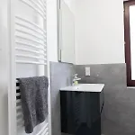 Rhein-lahn Living - Modernes Design - Kontaktloser Zugang - Zentrale Lage Nahe Rhein Und Martinsburg - Mit Kueche & Wohnzimmer Lahnstein