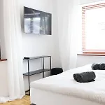 Rhein-lahn Living - Modernes Design - Kontaktloser Zugang - Zentrale Lage Nahe Rhein Und Martinsburg - Mit Kueche & Wohnzimmer Apartmán