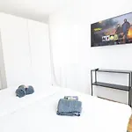 Rhein-lahn Living - Modernes Design - Kontaktloser Zugang - Zentrale Lage Nahe Rhein Und Martinsburg - Mit Kueche & Wohnzimmer Lahnstein