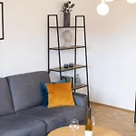 Rhein-lahn Living - Modernes Design - Kontaktloser Zugang - Zentrale Lage Nahe Rhein Und Martinsburg - Mit Kueche & Wohnzimmer *