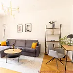Rhein-lahn Living - Modernes Design - Kontaktloser Zugang - Zentrale Lage Nahe Rhein Und Martinsburg - Mit Kueche & Wohnzimmer Apartmán *