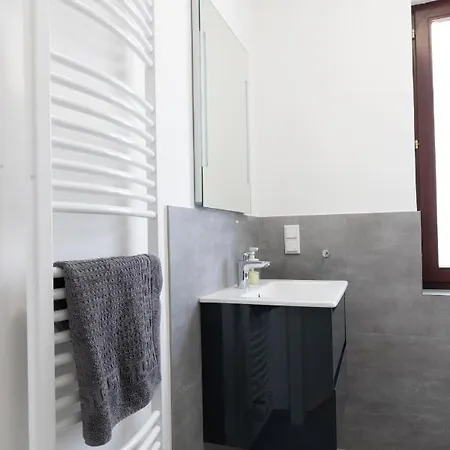 Rhein-lahn Living - Modernes Design - Kontaktloser Zugang - Zentrale Lage Nahe Rhein Und Martinsburg - Mit Kueche & Wohnzimmer Ланштайн