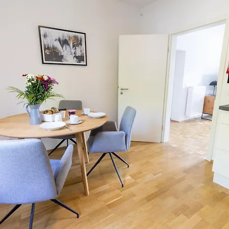 Rhein-lahn Living - Modernes Design - Kontaktloser Zugang - Zentrale Lage Nahe Rhein Und Martinsburg - Mit Kueche & Wohnzimmer Ланштайн
