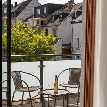 Rhein-lahn Living - Modernes Design - Kontaktloser Zugang - Zentrale Lage Nahe Rhein Und Martinsburg - Mit Kueche & Wohnzimmer