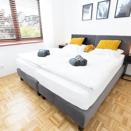 Rhein-lahn Living - Modernes Design - Kontaktloser Zugang - Zentrale Lage Nahe Rhein Und Martinsburg - Mit Kueche & Wohnzimmer