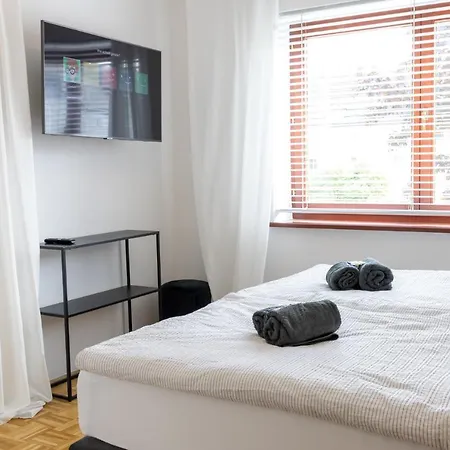 Rhein-lahn Living - Modernes Design - Kontaktloser Zugang - Zentrale Lage Nahe Rhein Und Martinsburg - Mit Kueche & Wohnzimmer *