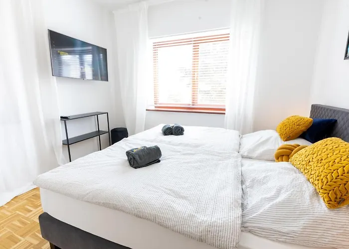 Rhein-lahn Living - Modernes Design - Kontaktloser Zugang - Zentrale Lage Nahe Rhein Und Martinsburg - Mit Kueche & Wohnzimmer 아파트 라한슈타인