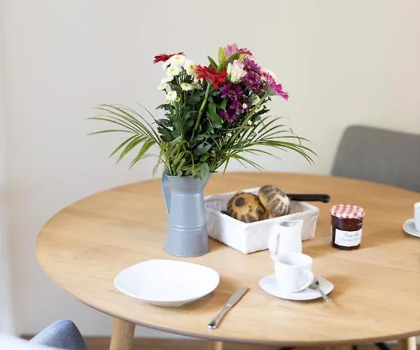 Rhein-lahn Living - Modernes Design - Kontaktloser Zugang - Zentrale Lage Nahe Rhein Und Martinsburg - Mit Kueche & Wohnzimmer * Lahnstein