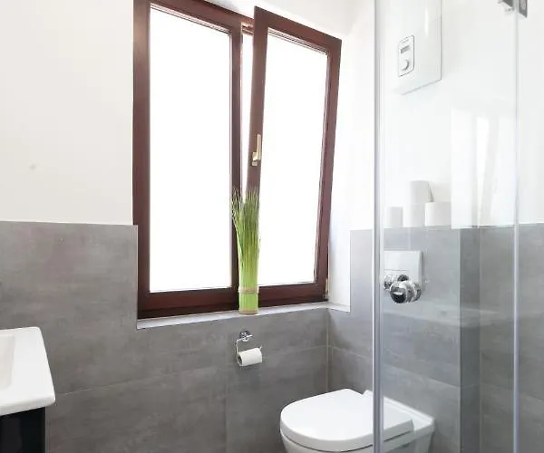 Rhein-lahn Living - Modernes Design - Kontaktloser Zugang - Zentrale Lage Nahe Rhein Und Martinsburg - Mit Kueche & Wohnzimmer Lahnstein