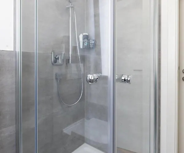 Rhein-lahn Living - Modernes Design - Kontaktloser Zugang - Zentrale Lage Nahe Rhein Und Martinsburg - Mit Kueche & Wohnzimmer 아파트